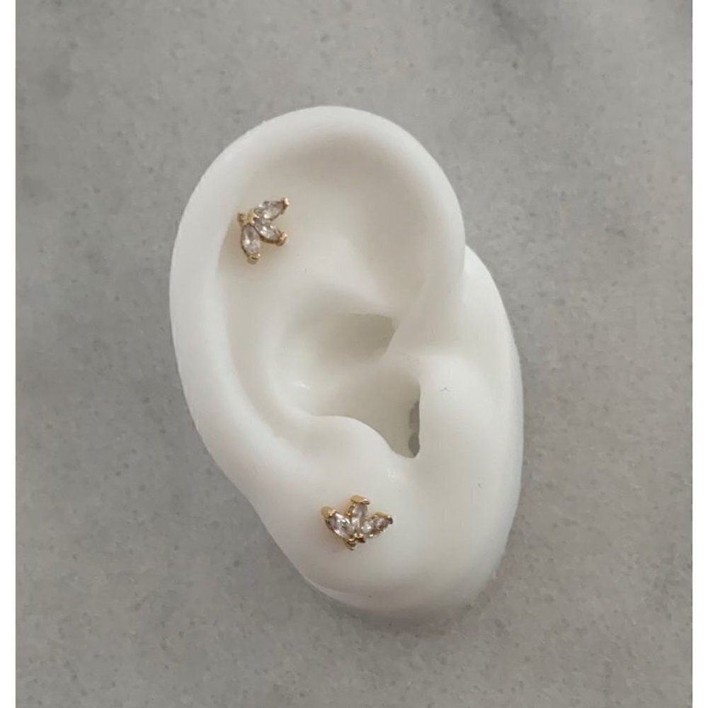 18k Gold Crystal Flower Leaf Huggie Earrings Brand New